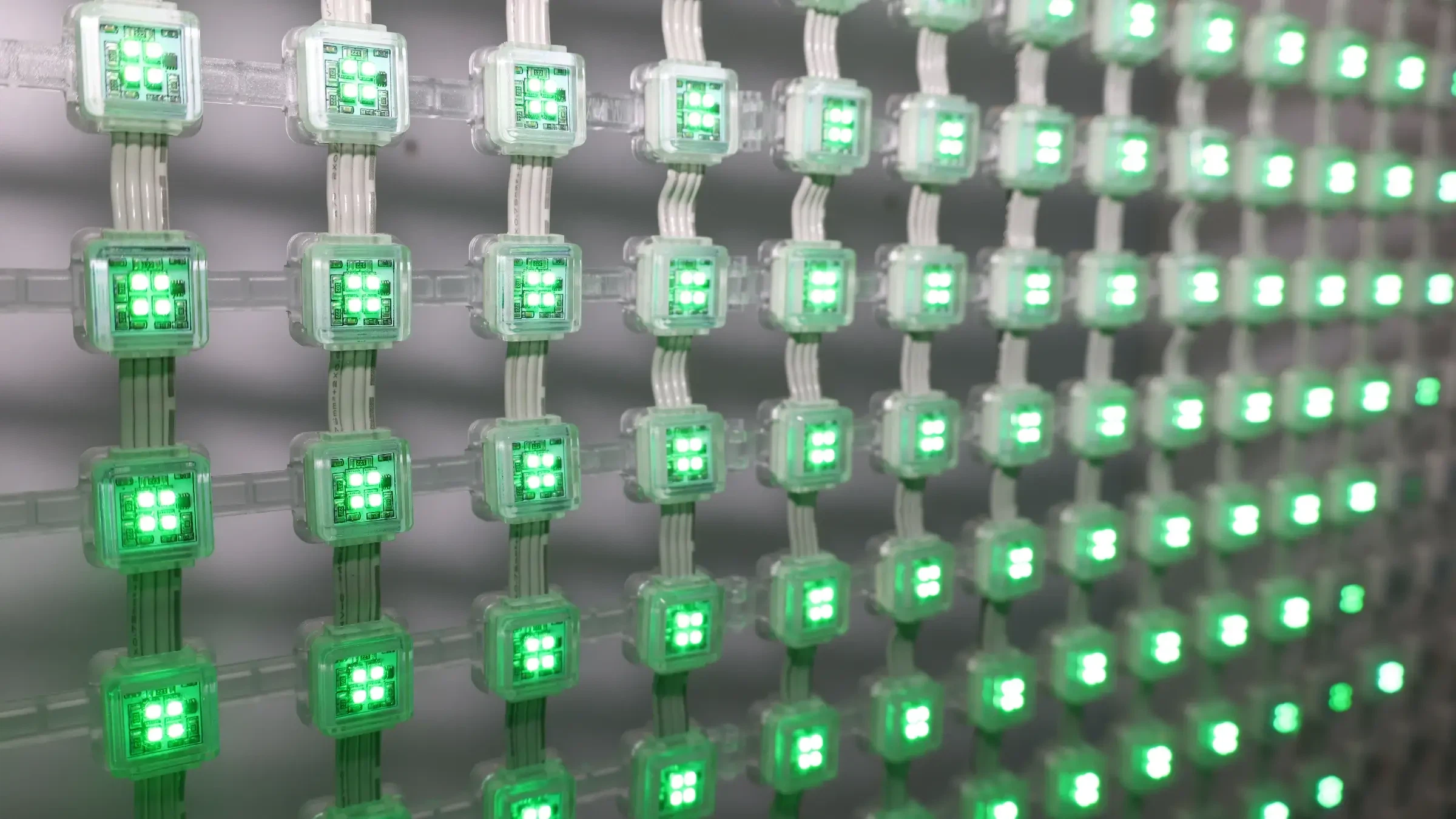 5 quan niệm sai lầm lớn về bảo trì đối với màn hình lưới linh hoạt